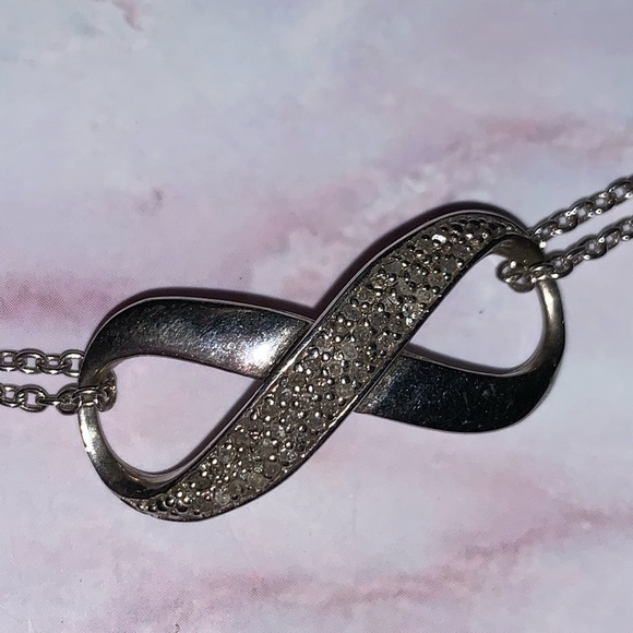 Infinity necklace ♾ 🤍 - Picture 2 of 2